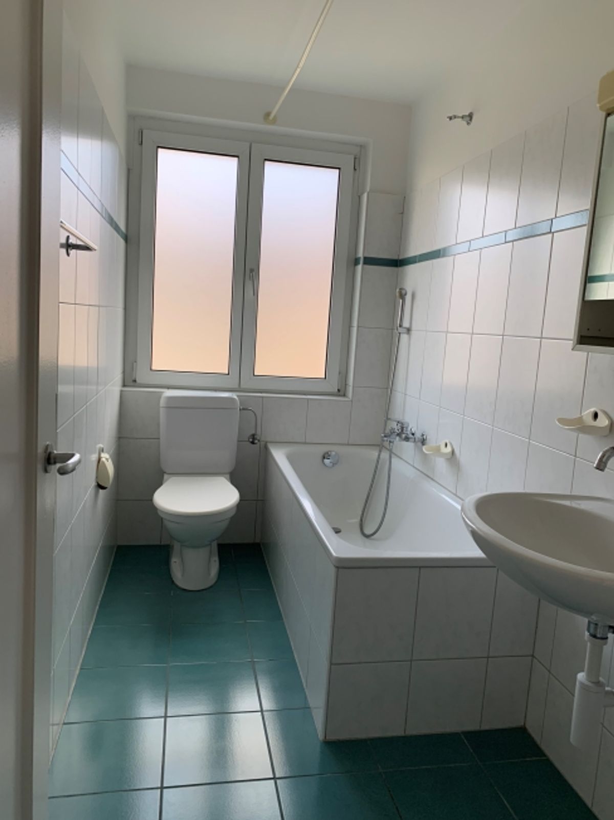 Geniale 2.5 Zimmerwohnung an sehr zentraler Lage - 3