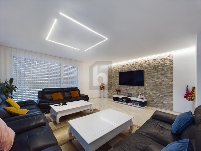 BEAUCOUP D'ESPACE DE VIE POUR UNE GRANDE FAMILLE - 2