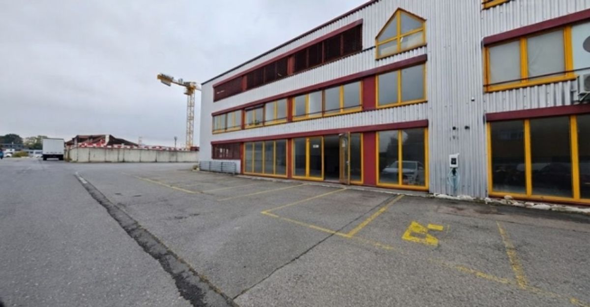 ECHALLENS - 597 m2 de surfaces polyvalentes au coeur du Gros-de-Vaud - 0