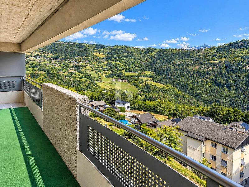BALCON ET VUE IMPRENABLE- COMBLES AMENAGEABLES - 2