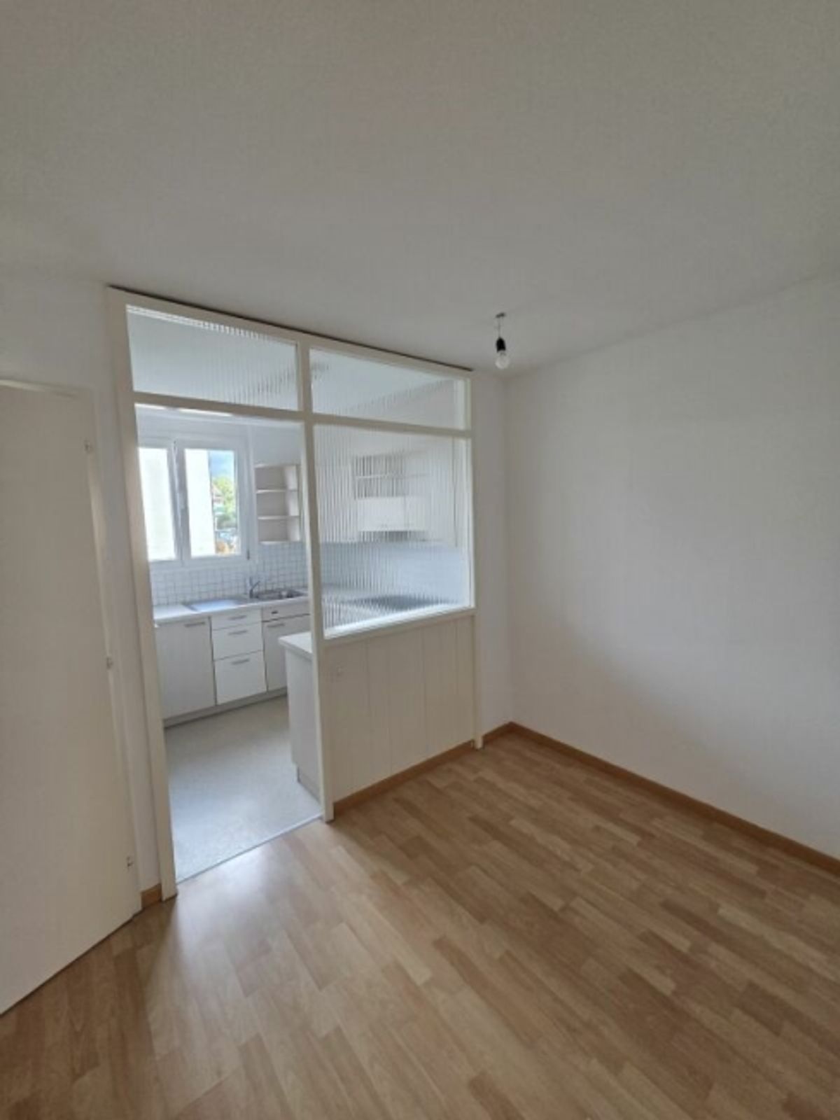 schöne 2.5-zimmer Wohnung im Hochparterre - 3