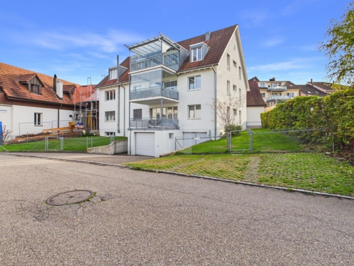 Frisch renovierte Maisonettewohnung im Herzen von Aesch - 1