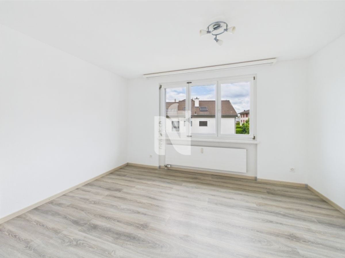 Frisch renovierte Maisonettewohnung im Herzen von Aesch - 4