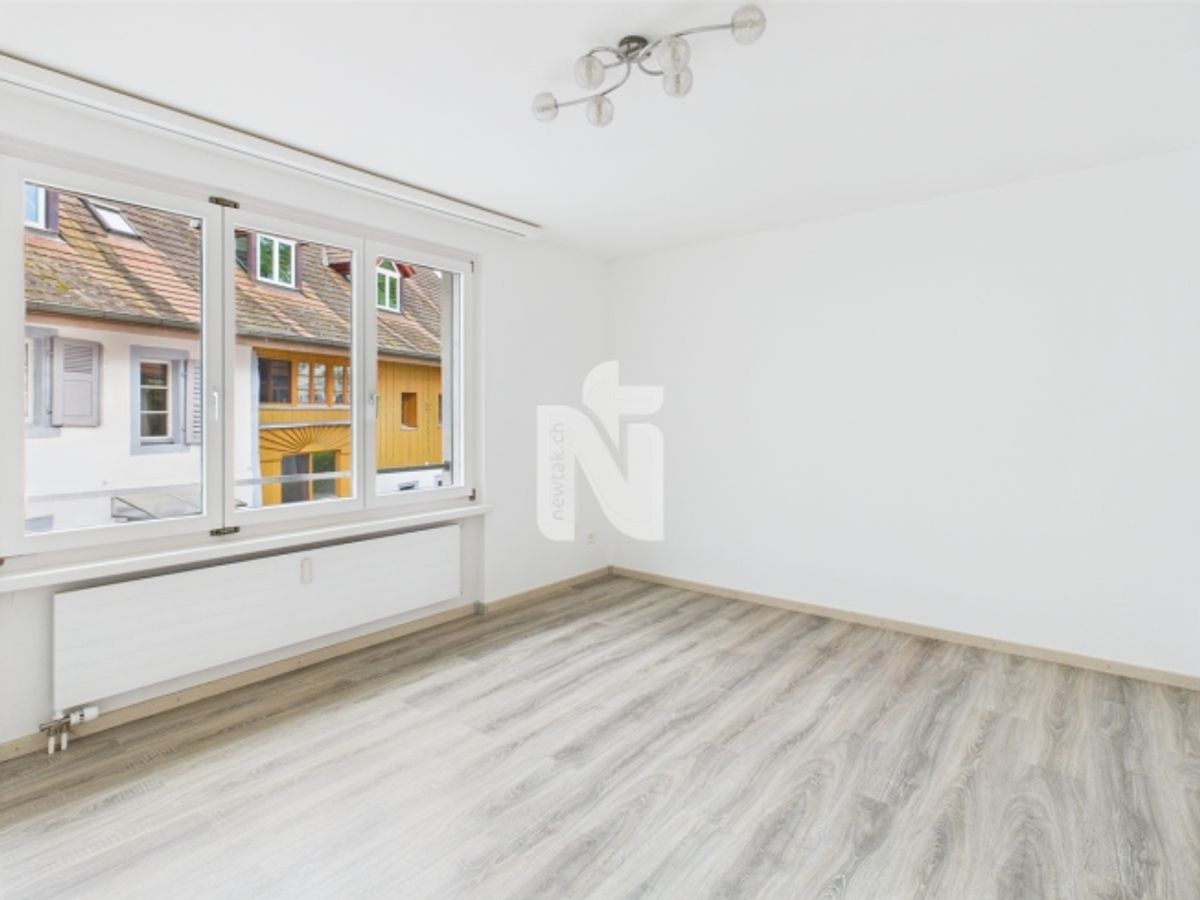 Frisch renovierte Maisonettewohnung im Herzen von Aesch - 5