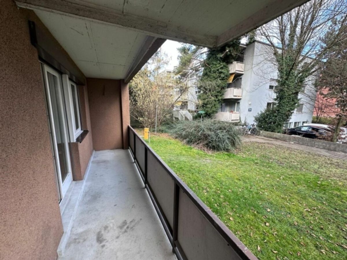 Helle 2 Zimmerwohnung mit Balkon ins Grüne zu vermieten - 0