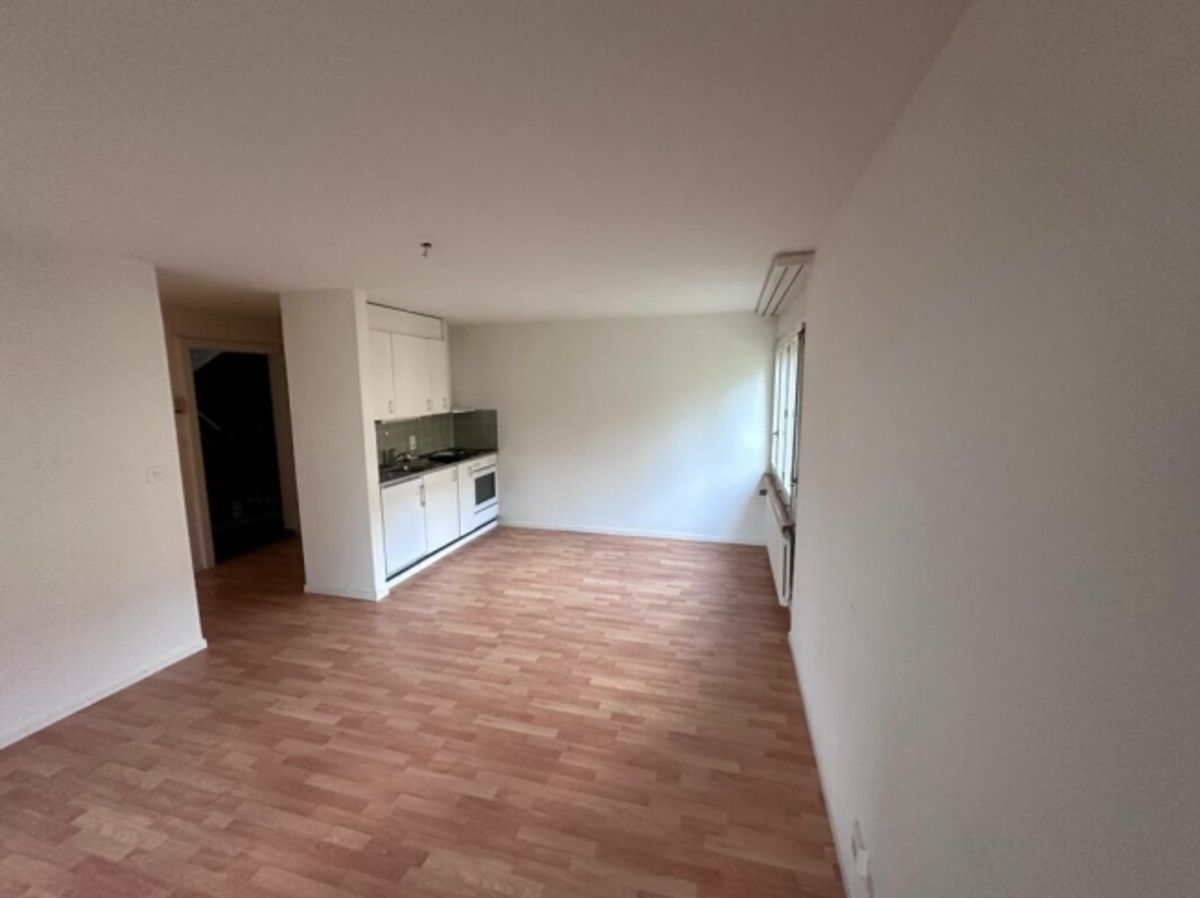 Helle 2 Zimmerwohnung mit Balkon ins Grüne zu vermieten - 1