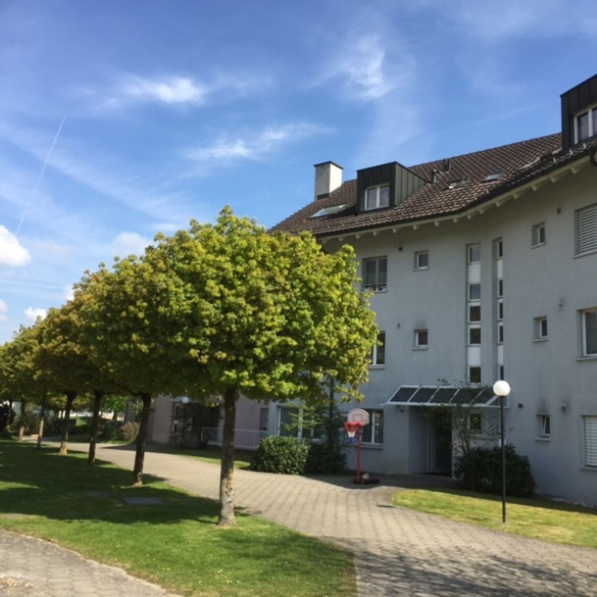 Grosszügige 3 1/2-Zimmerwohnung mit Balkon - 0
