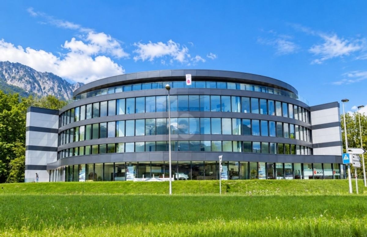 LOCAL COMMERCIAL / SHOWROOM DE 131 M² UTILE - 0