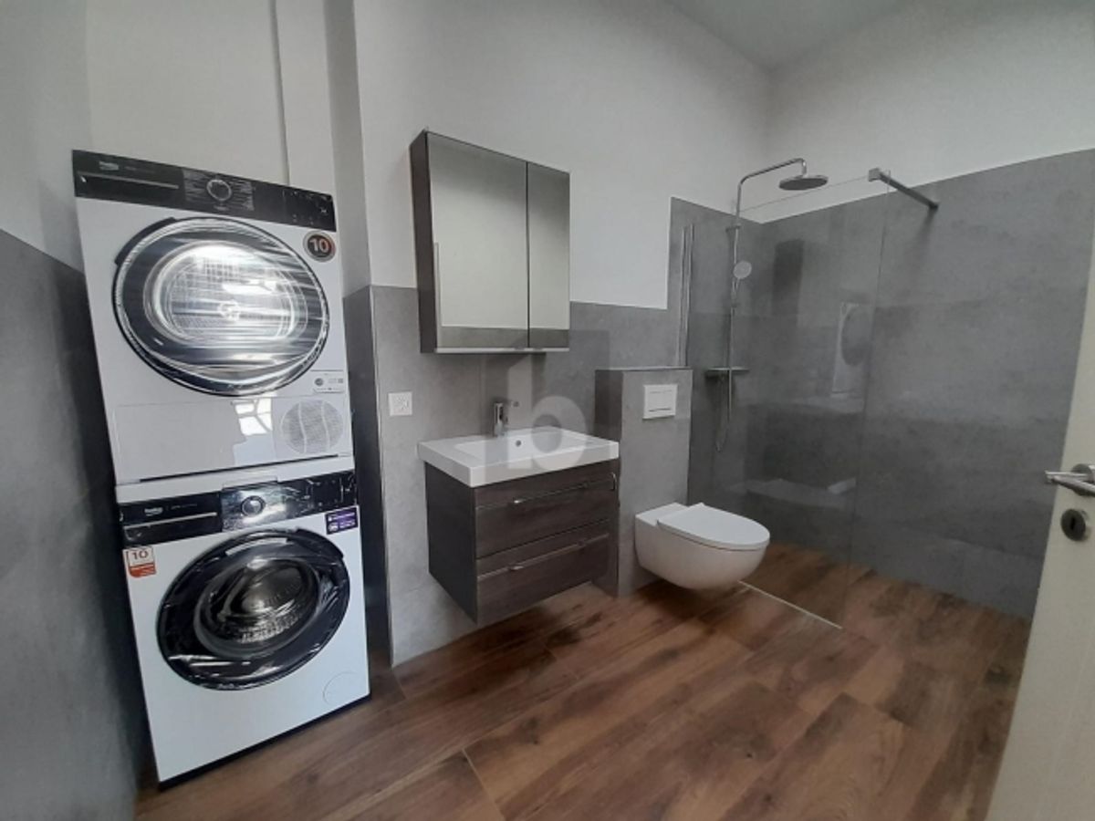 3.5 ZIMMER ATTIKA MIT EINZIGARTIGEM BURGCHARAKTER - 3
