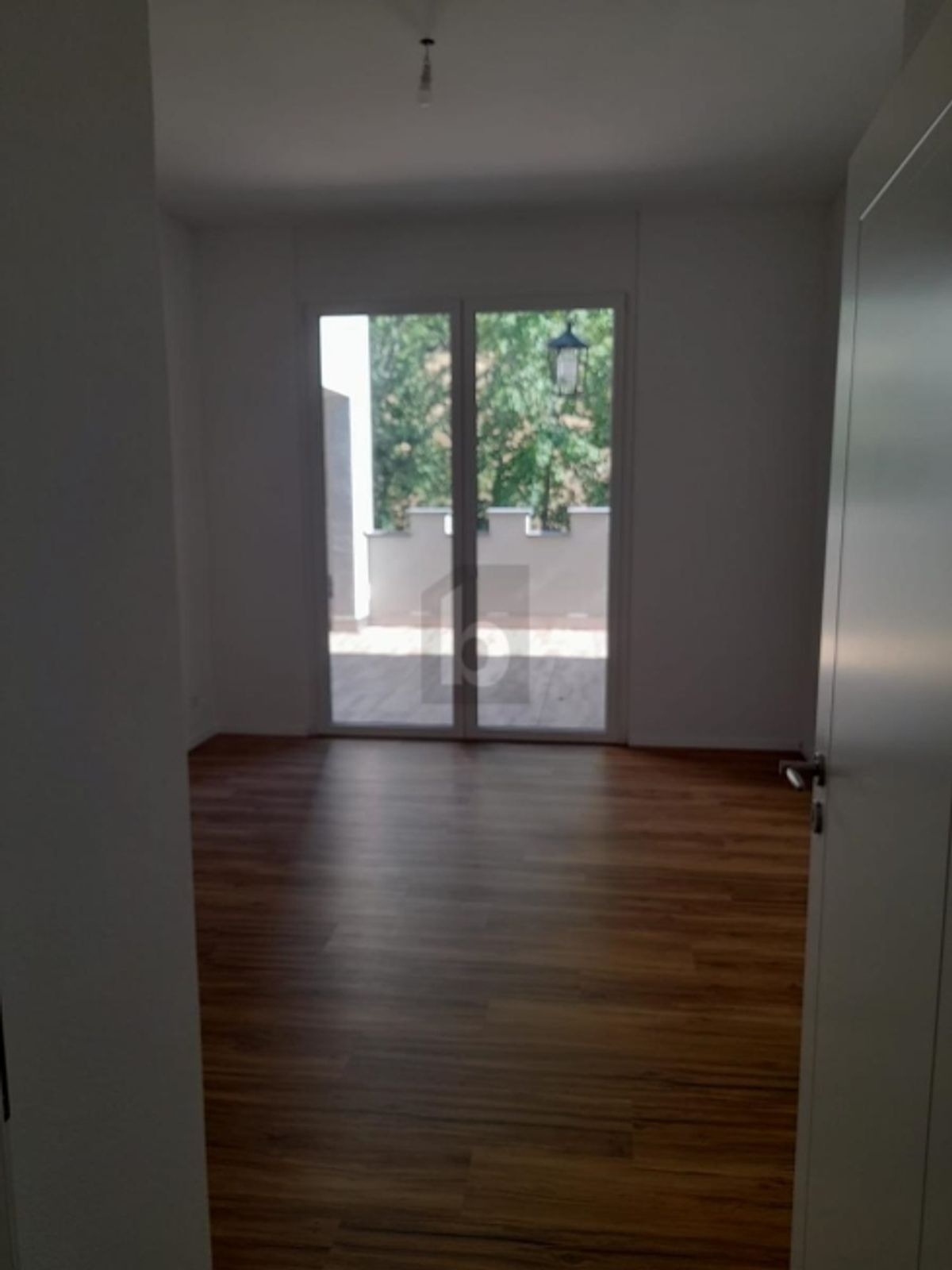 3.5 ZIMMER ATTIKA MIT EINZIGARTIGEM BURGCHARAKTER - 4