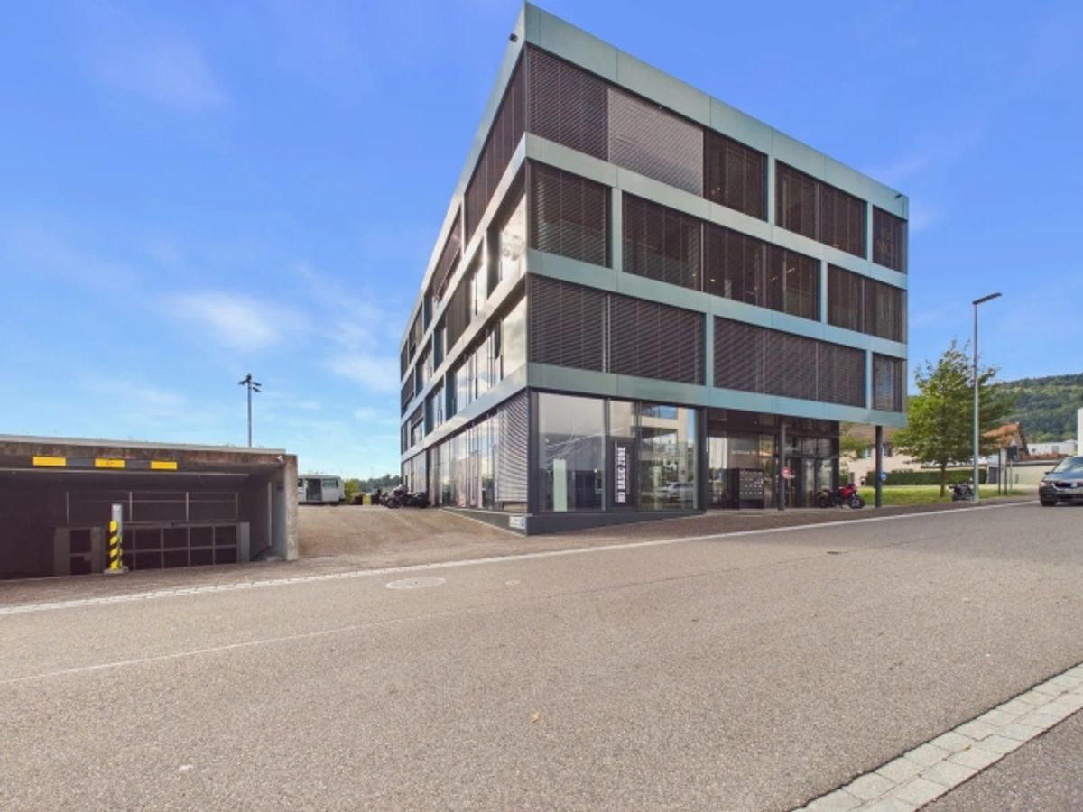 Eingerichteter Coiffeursalon mit 122 m² mieten in Spreitenbach - 0