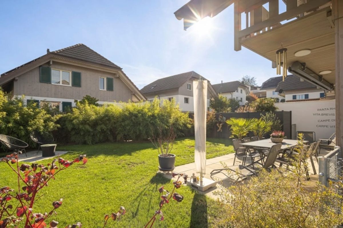 Gepflegtes Schmuckstück mit viel Platz, Möglichkeiten und Traumgarten - 1
