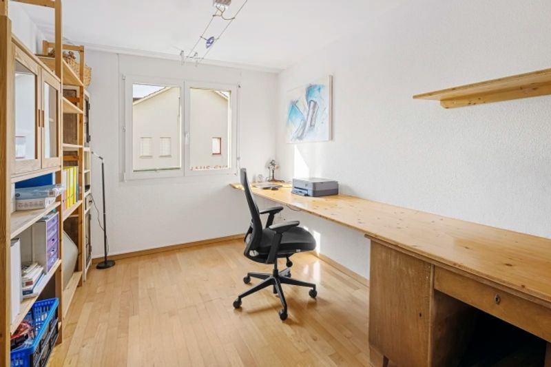Zentrale, ruhige Wohnoase mit Sonnenbalkon und tiefem Steuerfuss - 4