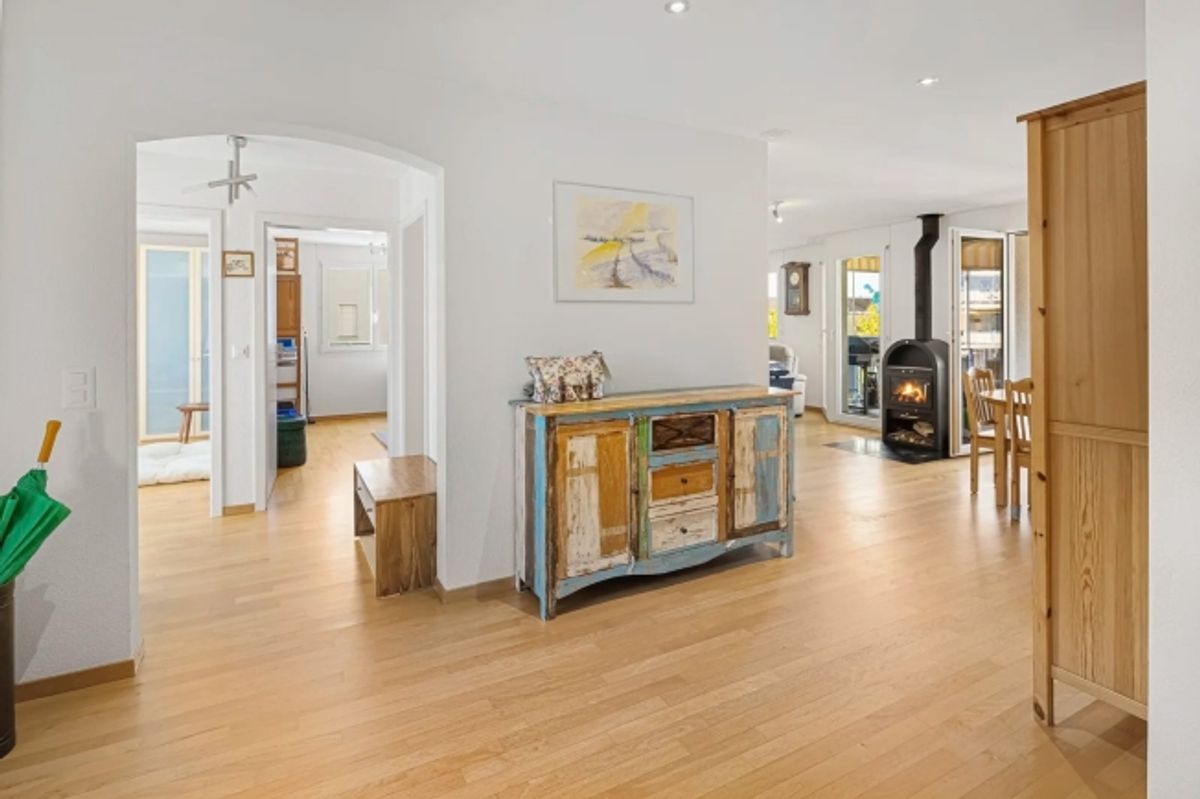 Zentrale, ruhige Wohnoase mit Sonnenbalkon und tiefem Steuerfuss - 4
