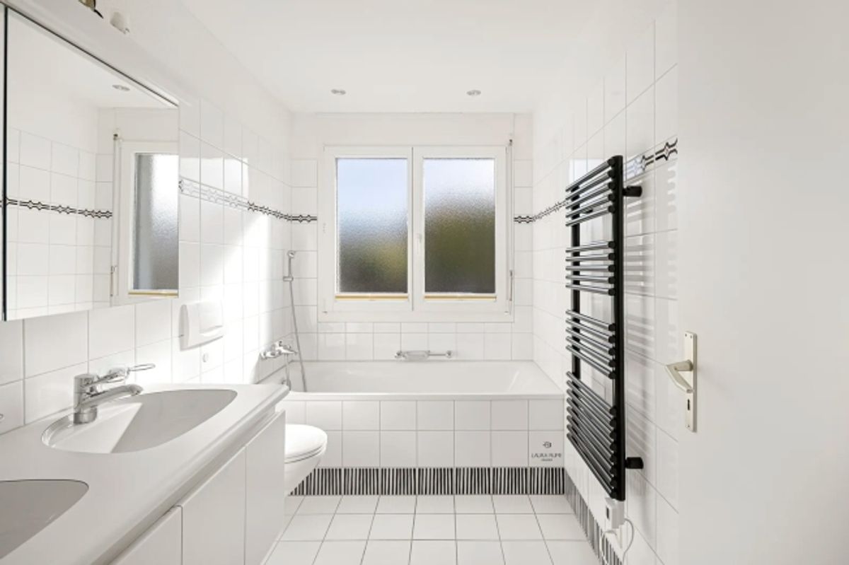 Zentrale, ruhige Wohnoase mit Sonnenbalkon und tiefem Steuerfuss - 8