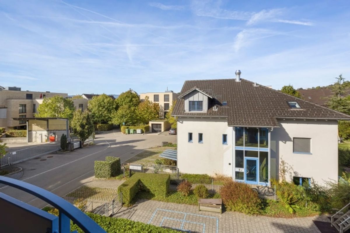 Zentrale, ruhige Wohnoase mit Sonnenbalkon und tiefem Steuerfuss - 11