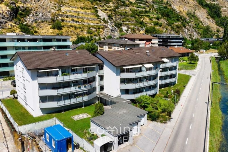 Gepflegte 4.5 Zimmerwohnung in Steg-Hohtenn mit sonnigem Balkon und Bergsicht - 1