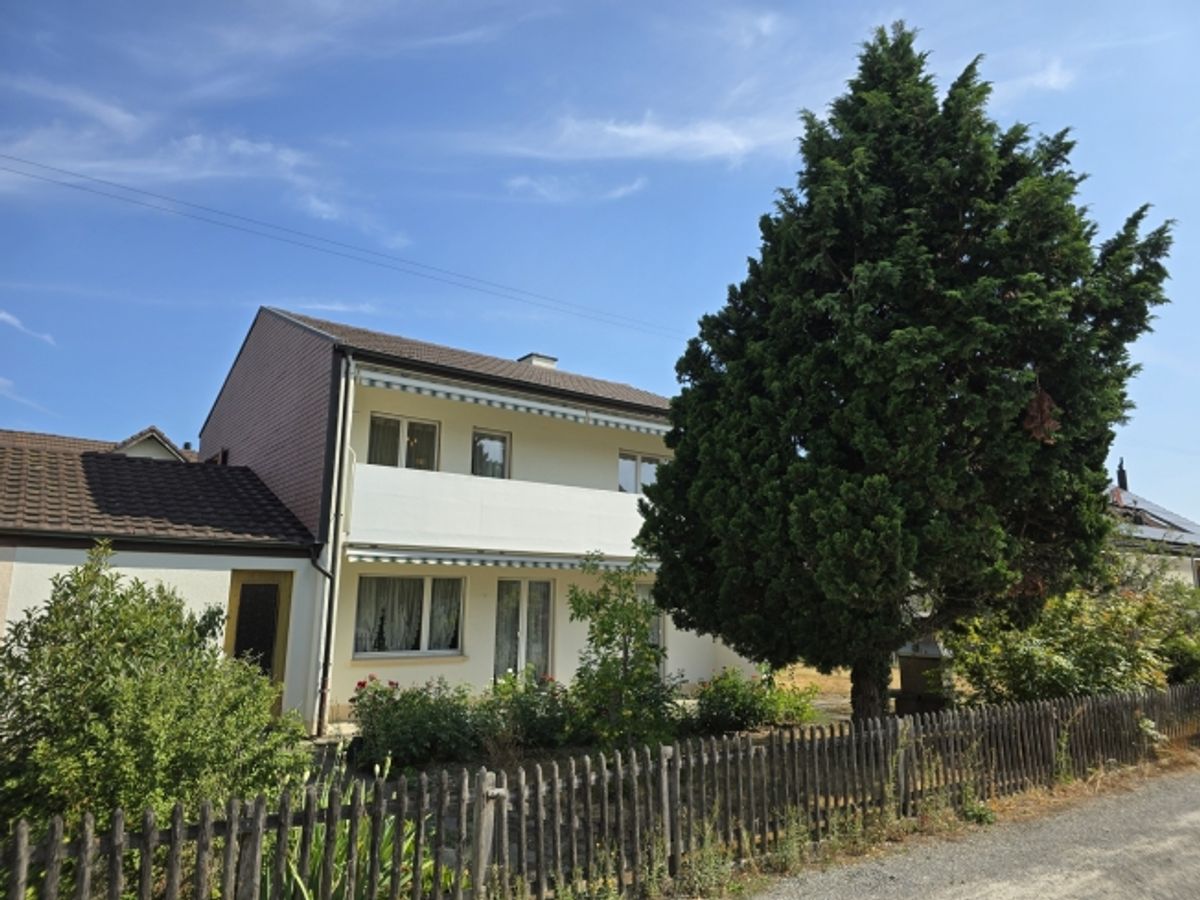 Reserviert Charmantes 4.5-Zimmer-EFH mit praktischem Grundriss - 0