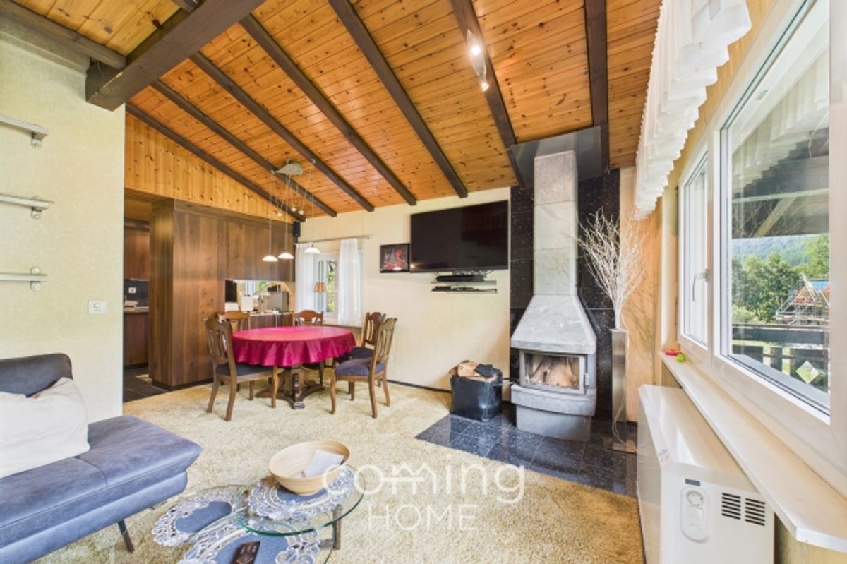 Charmante 2.5-Zimmer-Wohnung in Saas-Grund - Mit Cheminée, Bergsicht & grossem Balkon - 1