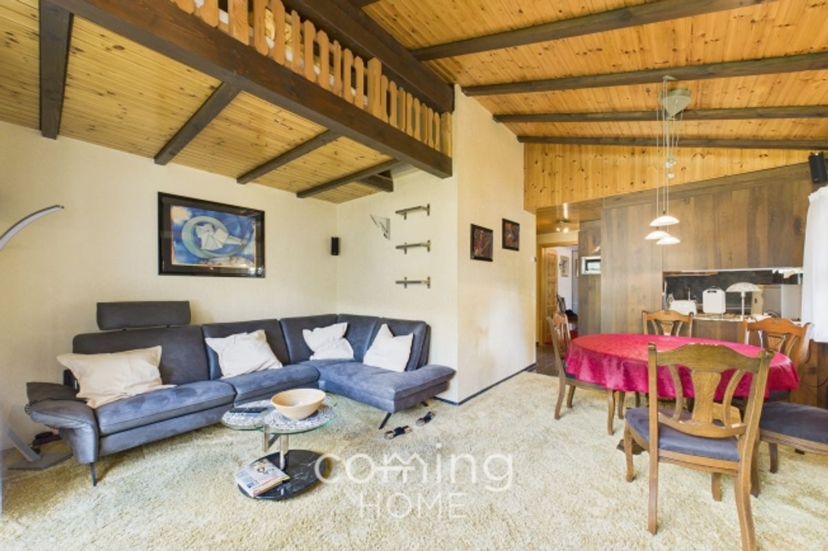 Charmante 2.5-Zimmer-Wohnung in Saas-Grund - Mit Cheminée, Bergsicht & grossem Balkon - 2