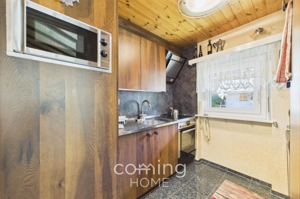 Charmante 2.5-Zimmer-Wohnung in Saas-Grund - Mit Cheminée, Bergsicht & grossem Balkon - 3