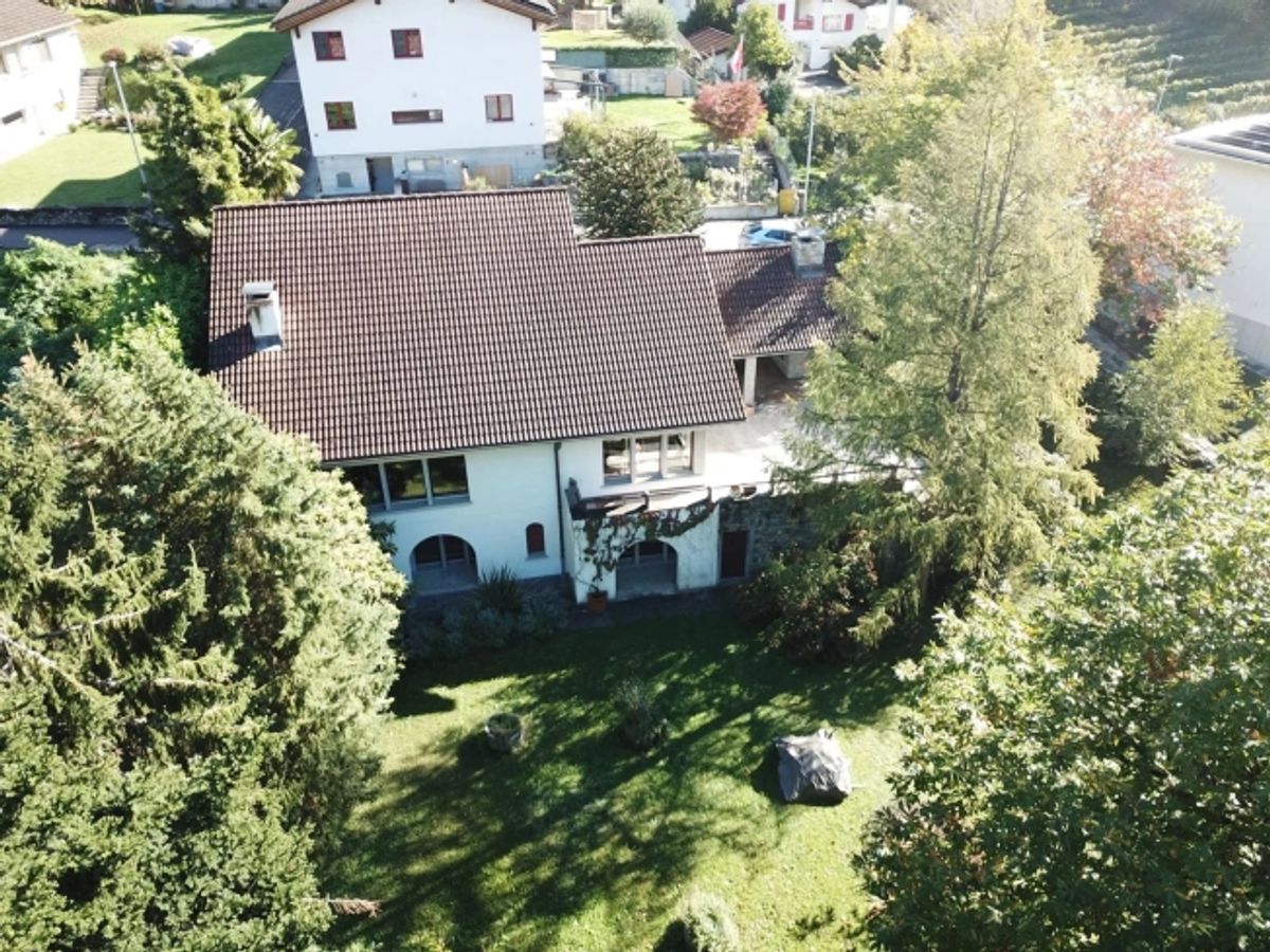Villa di 6.5 locali con ampio terrazza e loggia a Claro - 0