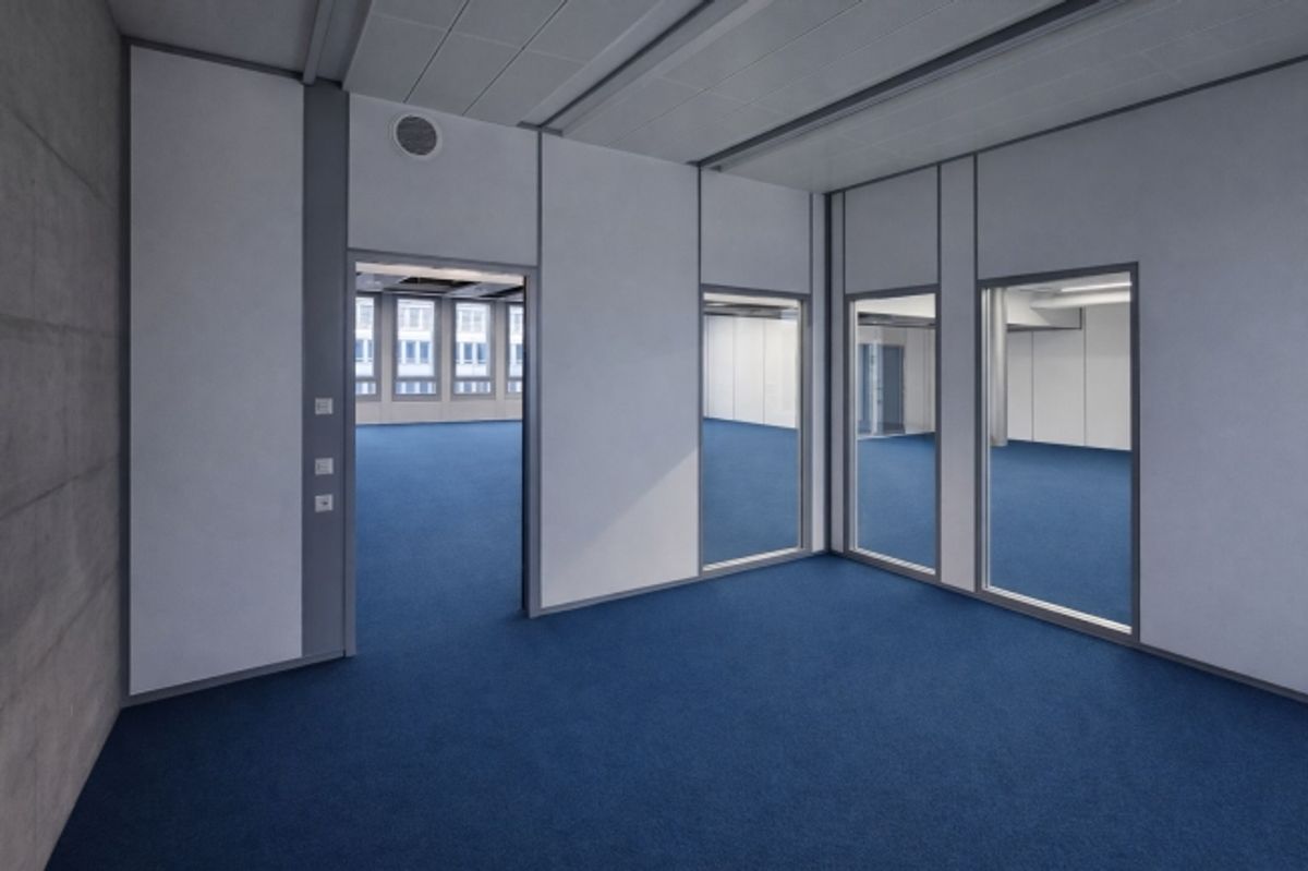 JETZT NEU MIT SHOWFLÄCHE! 220 m² Open Space mit 3 Einzelbüros! - 9