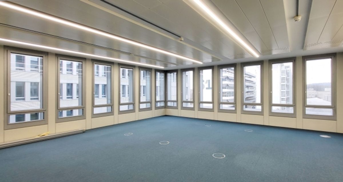 JETZT NEU MIT SHOWFLÄCHE! Doppeltes Eckbüro mit sehr viel Tageslicht! - 5