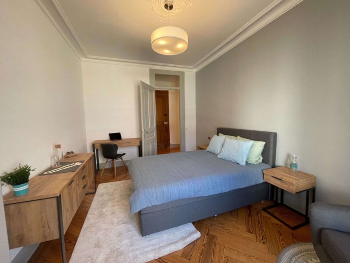 Your Next Chapter Starts Here - Furnished Room in a Top Location - 1