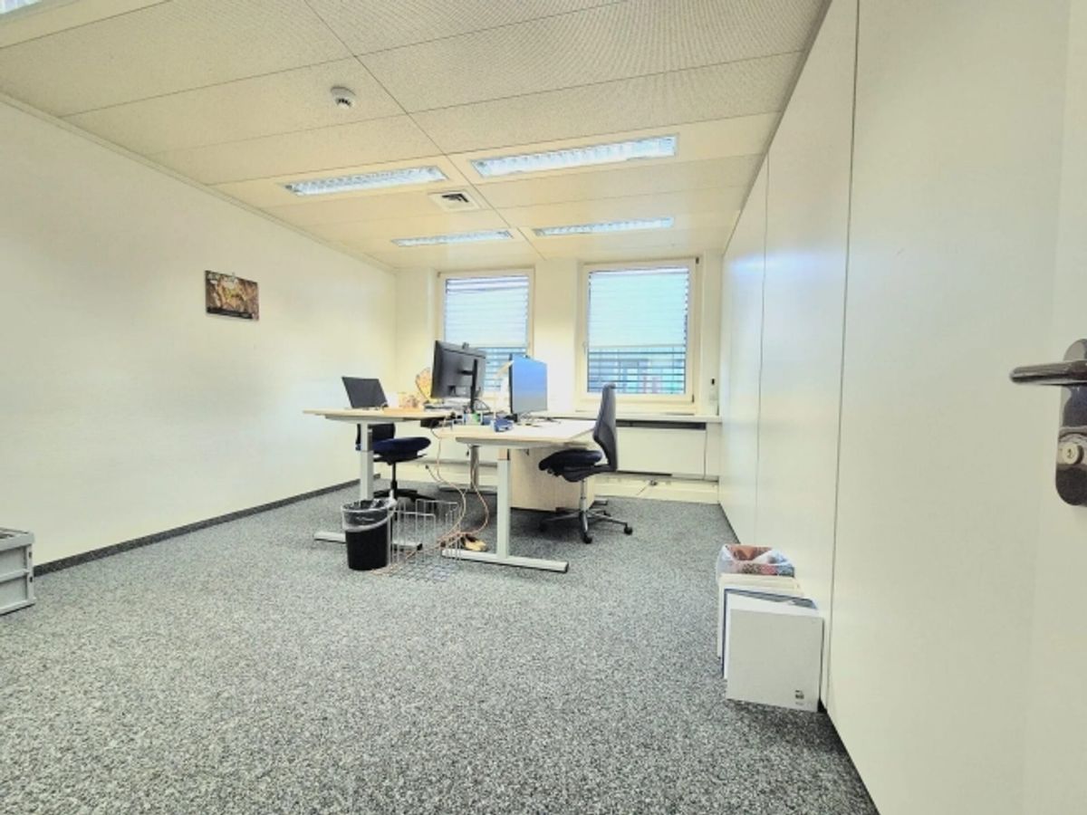 Büro mit 9 Räumen und 211 m² nahe Bahnhof Aarau mieten - 1