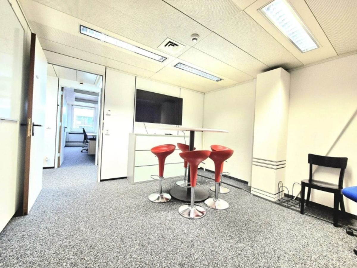 Büro mit 9 Räumen und 211 m² nahe Bahnhof Aarau mieten - 4