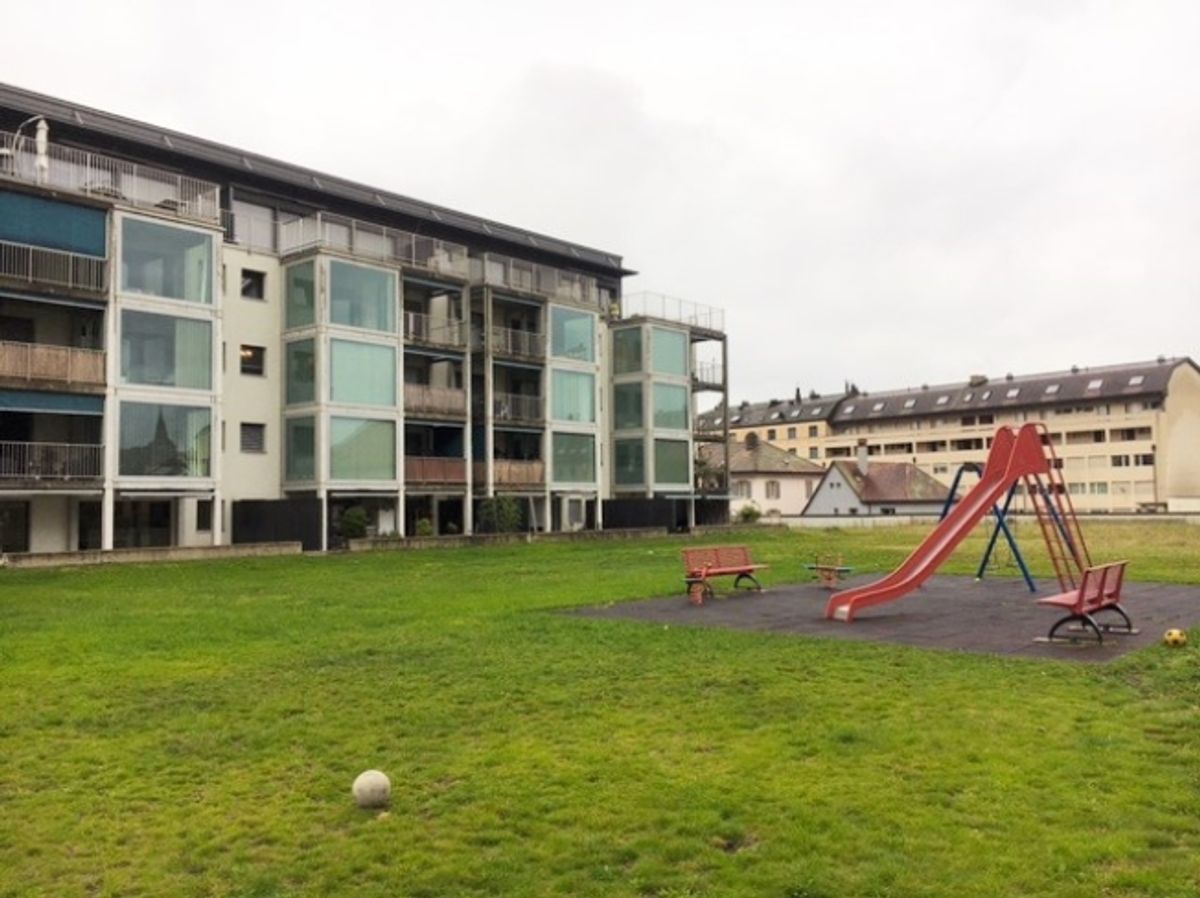 Peseux, place de parc intérieure dans parking bâtiment de la COOP - 0