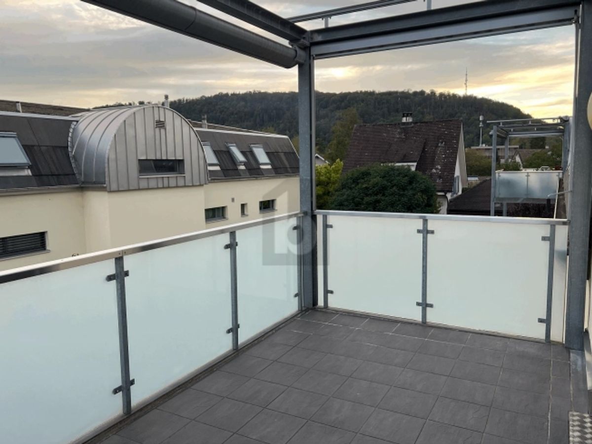 HOCHWERTIG MIT HOHEN DECKEN! - 3