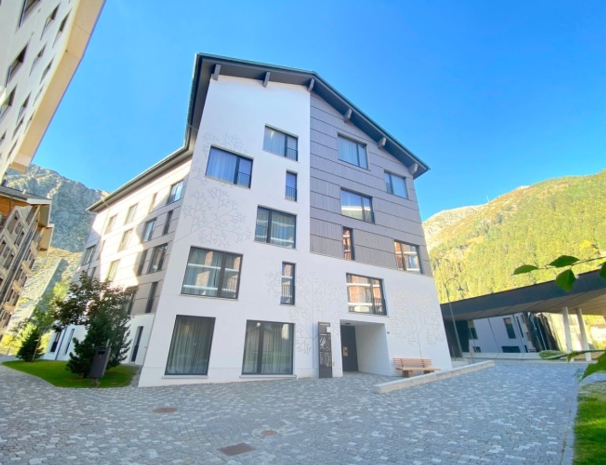 Moderne möblierte 3.5-Zimmer-Wohnung zur Miete in Andermatt - 0