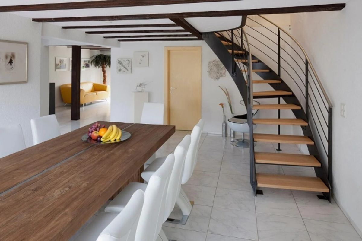 Charmantes 5-Zimmer-Doppelhaus mit Balkon in Effingen mieten - 1