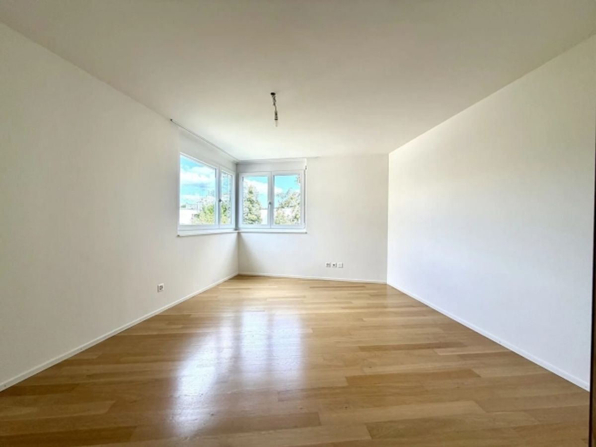 Renovierte 4.5-Zimmer-Wohnung mit Balkon und Lift in Laufen - 1