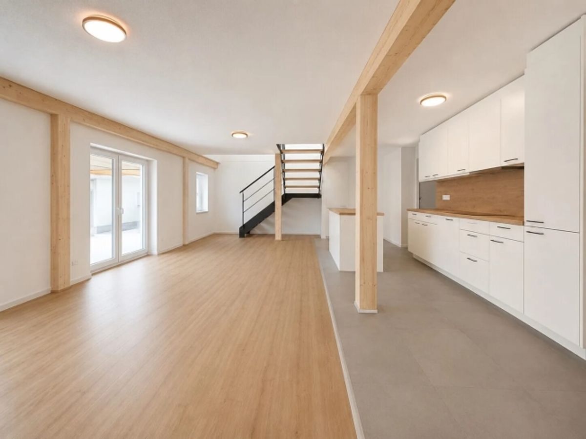 Renovierte 3.5-Zimmer-Maisonette mit 35 m² Balkon in Seewen mieten - 1