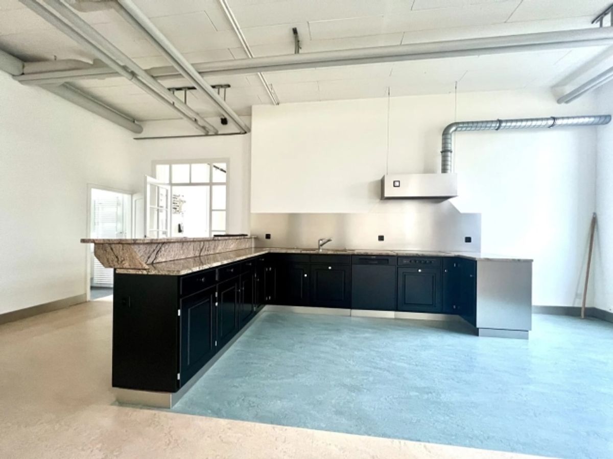 2.5-Zimmer-Loft mit 180 m² und offener Küche in Oberdorf mieten - 0