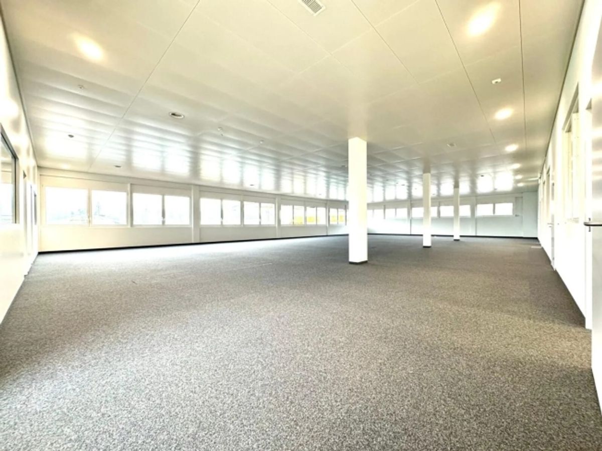 Büro mit 537 m² direkt beim Bahnhof Würenlos mieten - 1