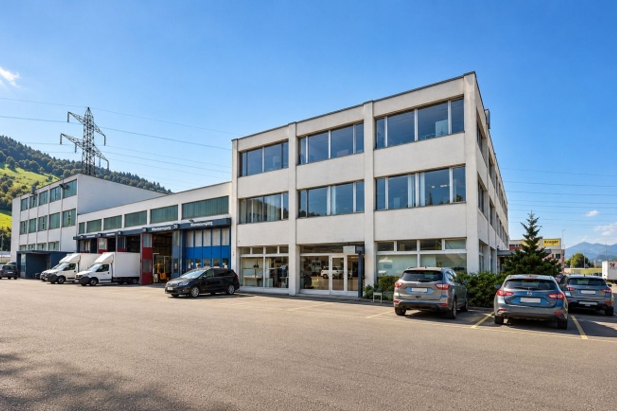 Vielseitige Gewerbe- und Lagerfläche im 2. Obergeschoss in Root - 1