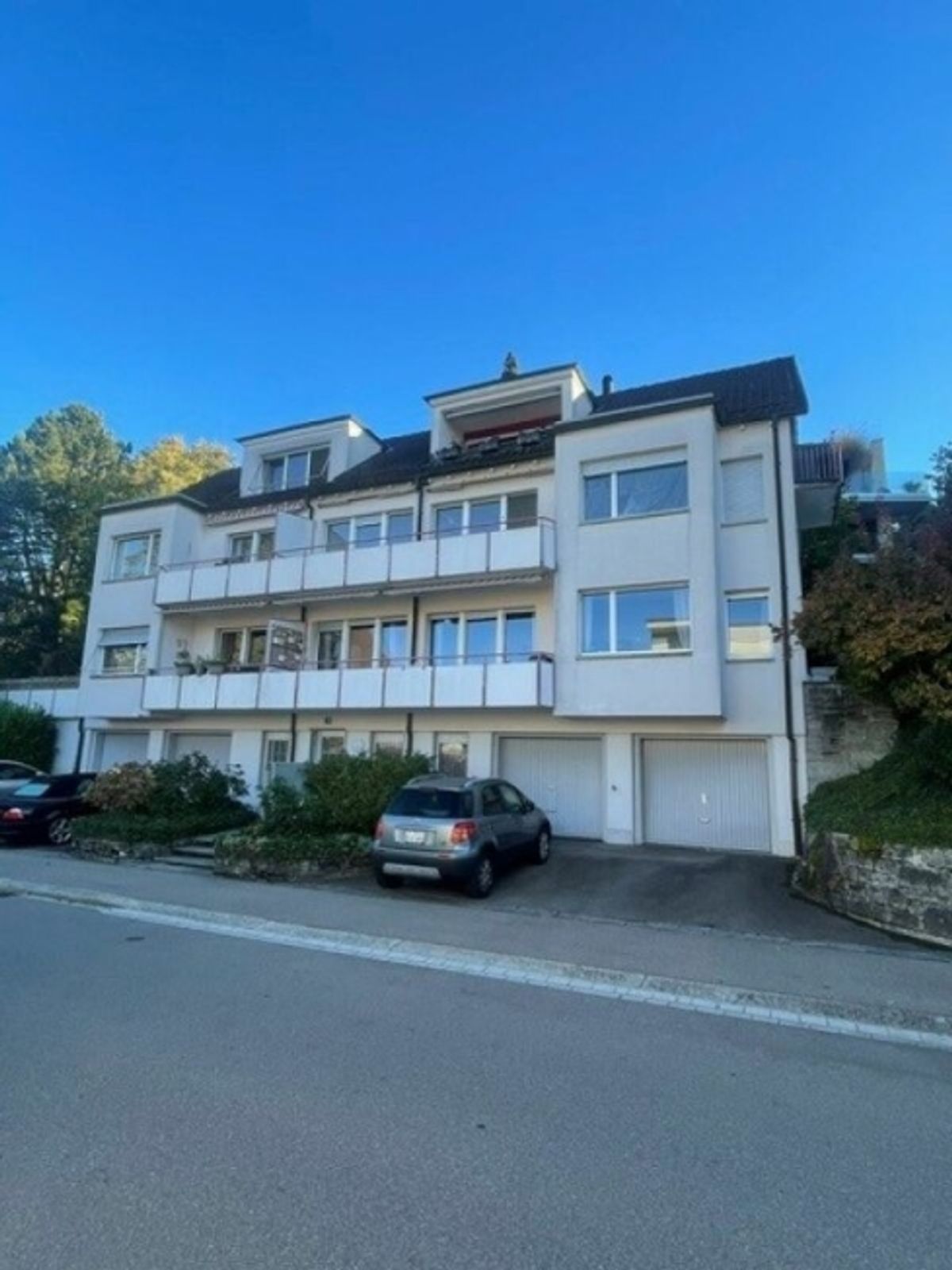 Gemütliche 4-Zimmer-Wohnung in Bahnhofsnähe im 1.OG - 0