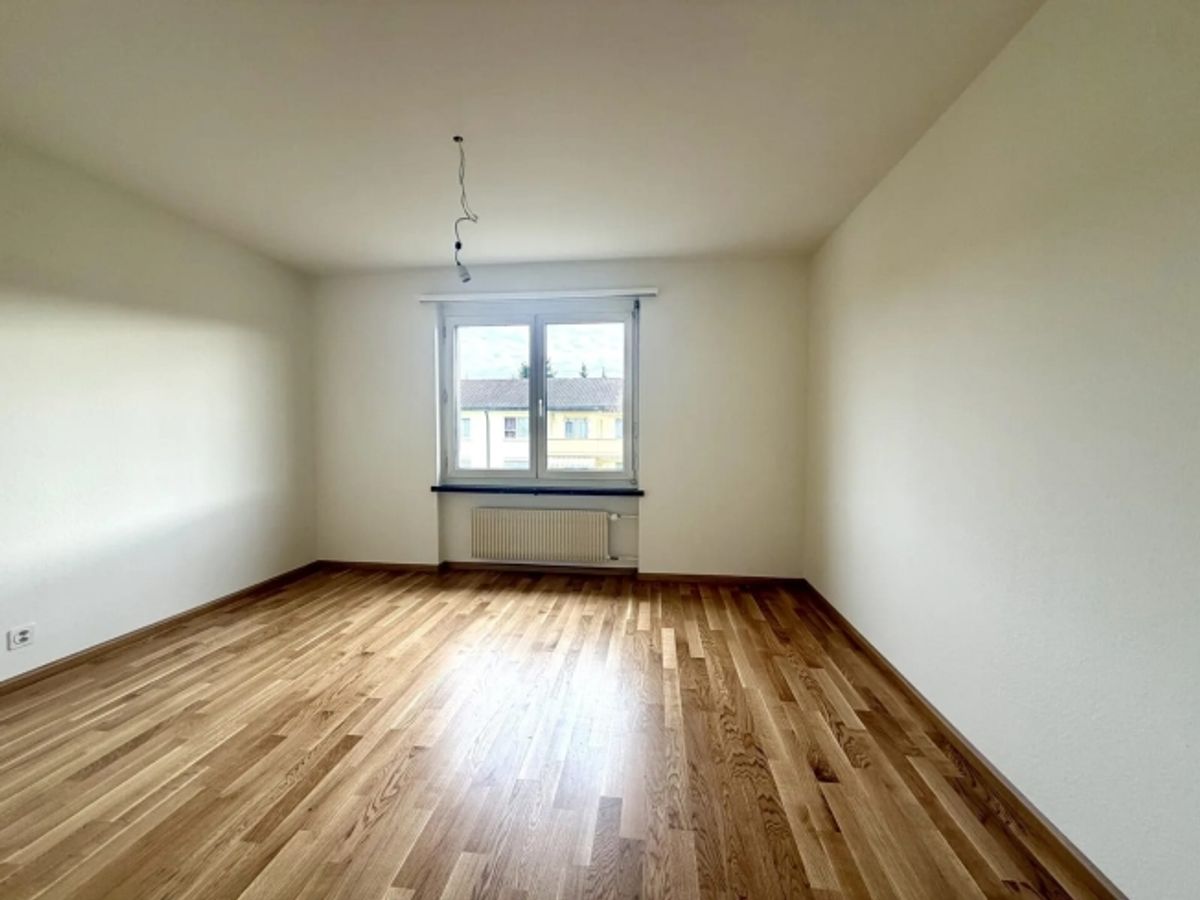 4.5-Zimmer-Dachwohnung mit Balkon und Weitblick in Reinach mieten - 2