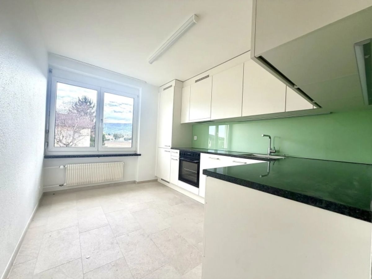 4.5-Zimmer-Dachwohnung mit Balkon und Weitblick in Reinach mieten - 5