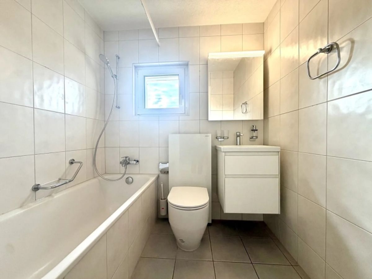 4.5-Zimmer-Dachwohnung mit Balkon und Weitblick in Reinach mieten - 6