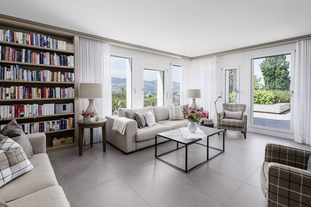 Exclusive living experience with a stunning lake view - 1