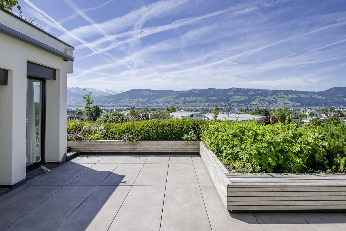 Exclusive living experience with a stunning lake view - 3