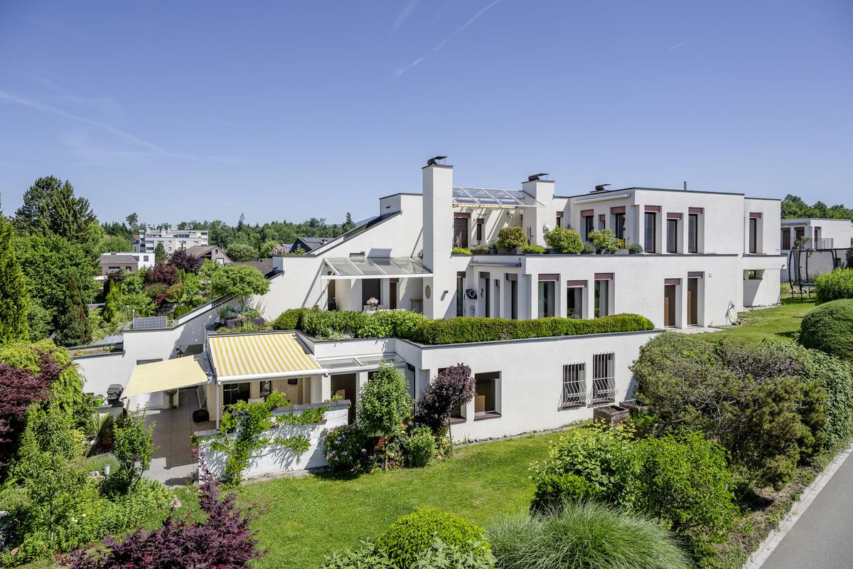 Exclusive living experience with a stunning lake view - 7