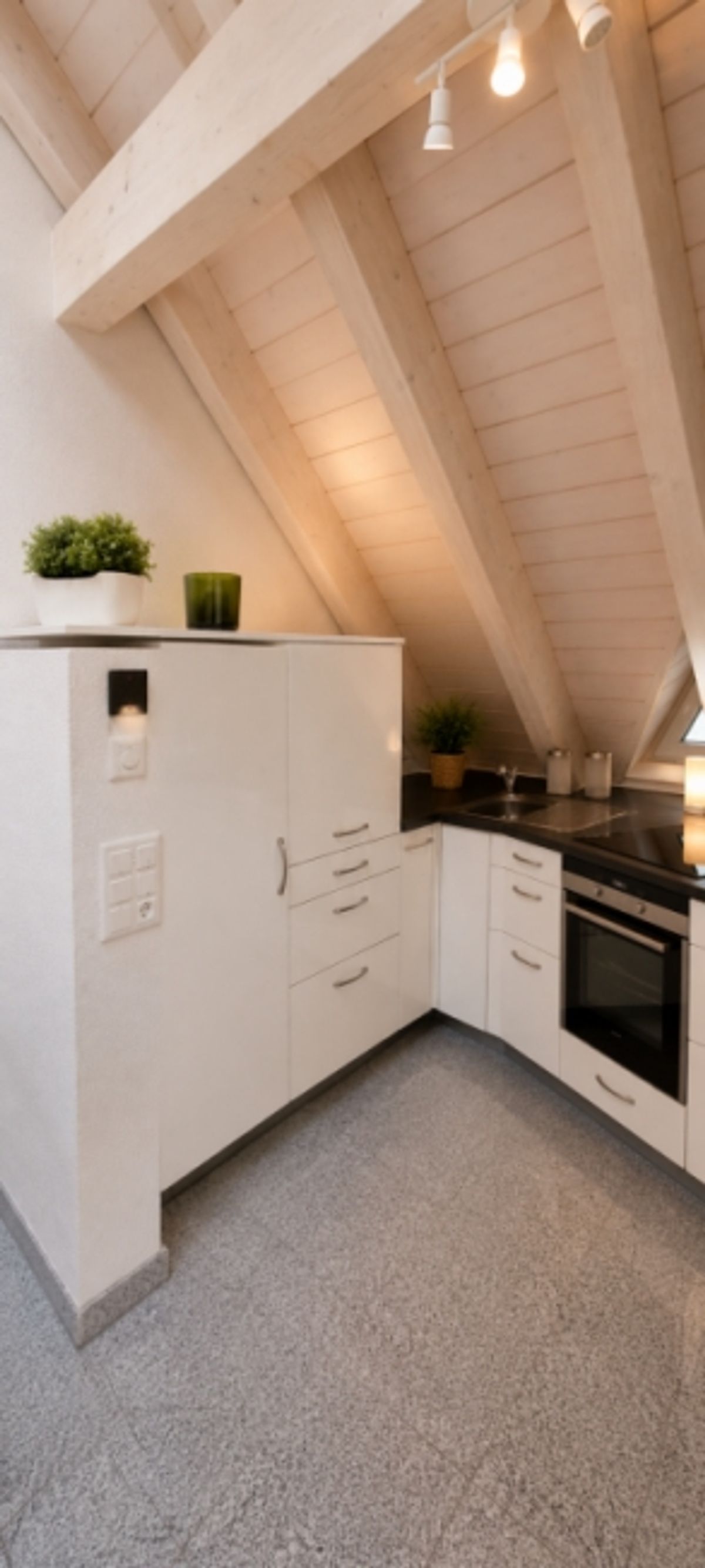 Charmante, möblierte 4-Zimmer-Dachwohnung mit Balkon - 4