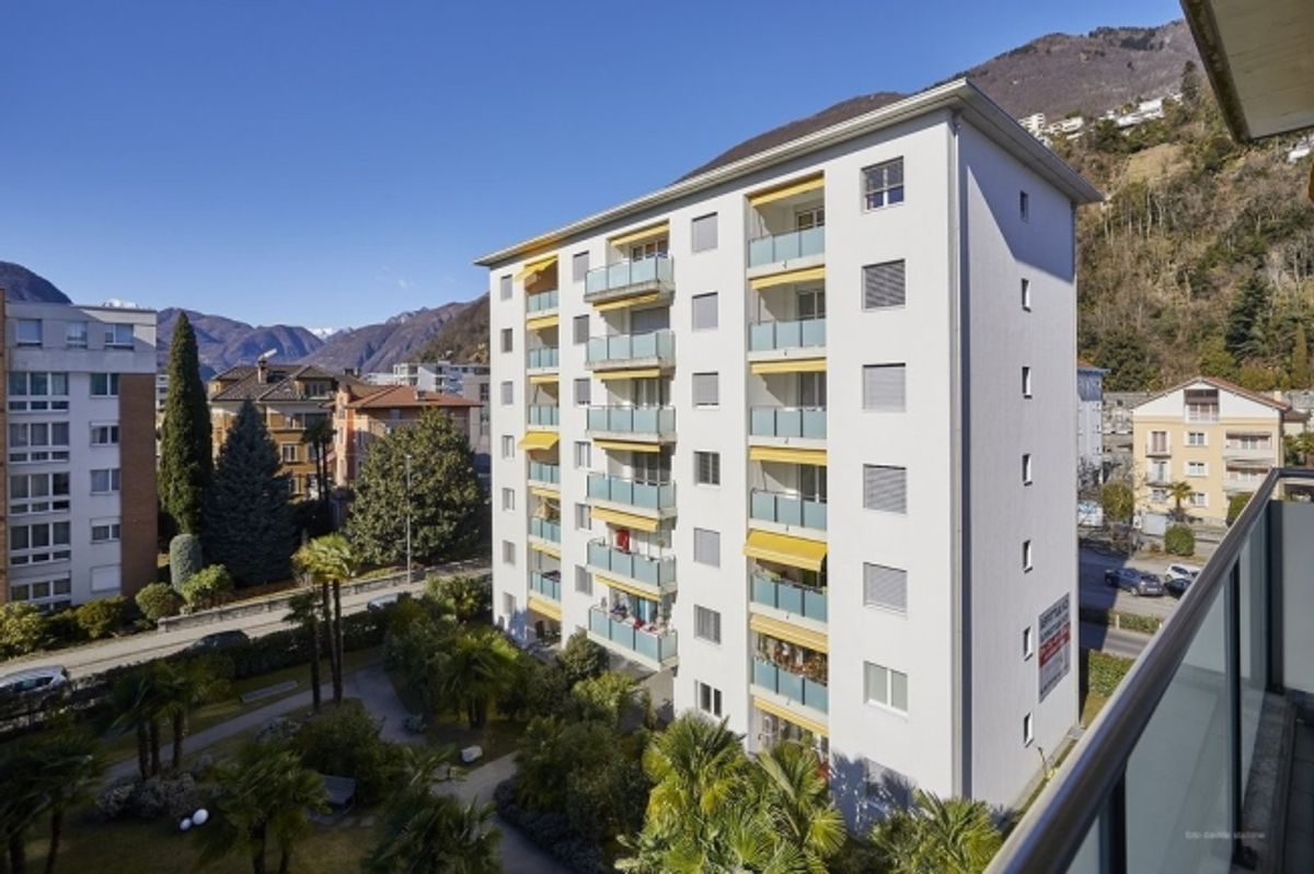 Luminoso 3.5 locali immerso nel verde nel cuore di Locarno - 0