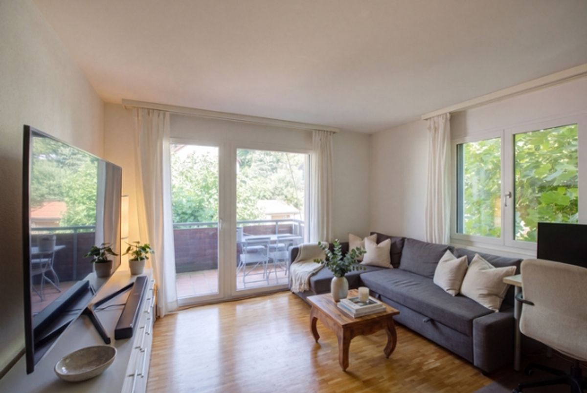 KOMPAKT WOHNEN  IN SCHÖNER UMGEBUNG - 1.5 ZIMMER  WOHNUNG IN ZWILLIKON - 0